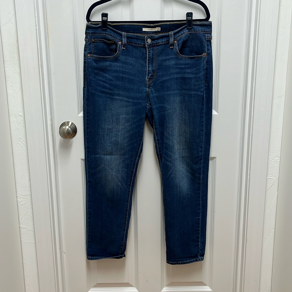 Levi's Boyfriend Jeans Blue Wash Size 32 Distressed Casual Everyday
